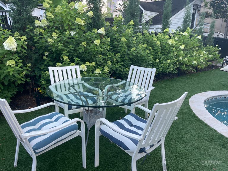  Luxury Oasis with Great Light, Pool, & Artificial Grass 