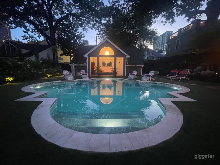  Luxury Oasis with Great Light, Pool, & Artificial Grass 