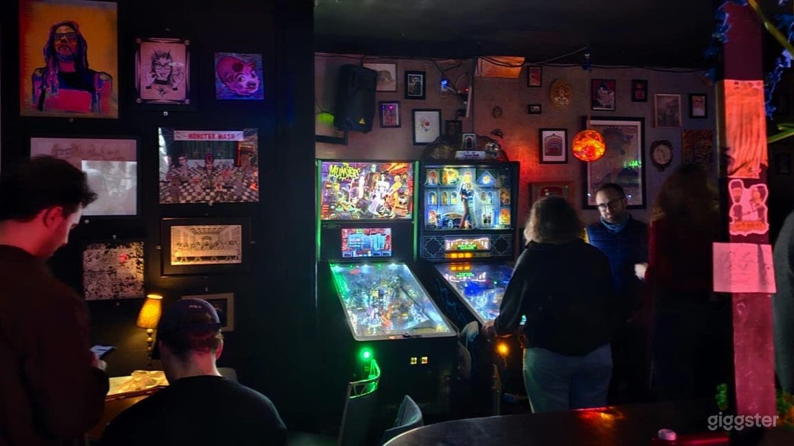 Kitschy, maximalist, retro, wonderland. Photo 1