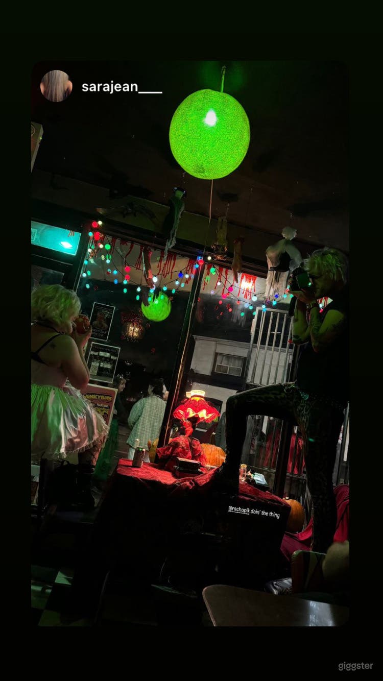 Kitschy, maximalist, retro, wonderland. Photo 2