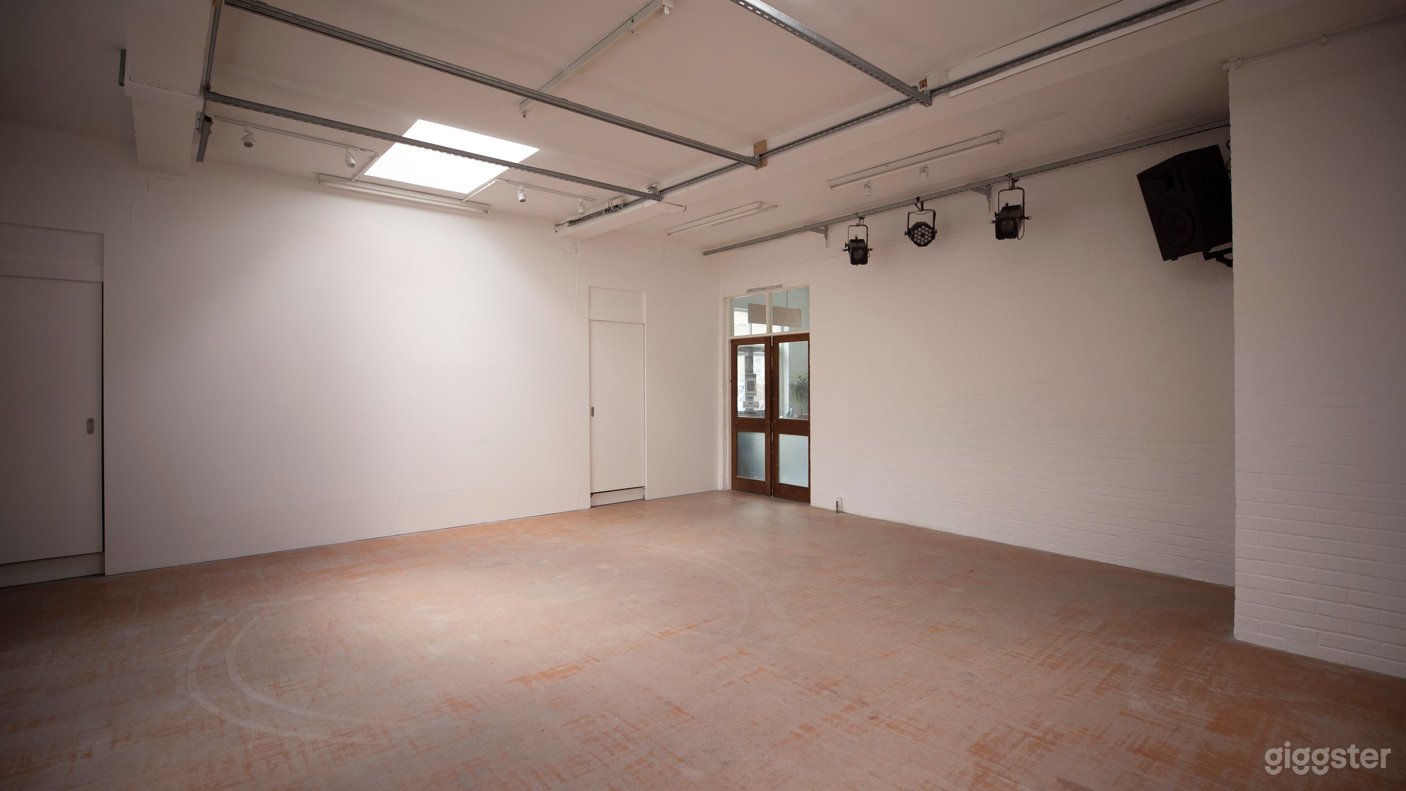 Blackout photography and film studio Photo 3