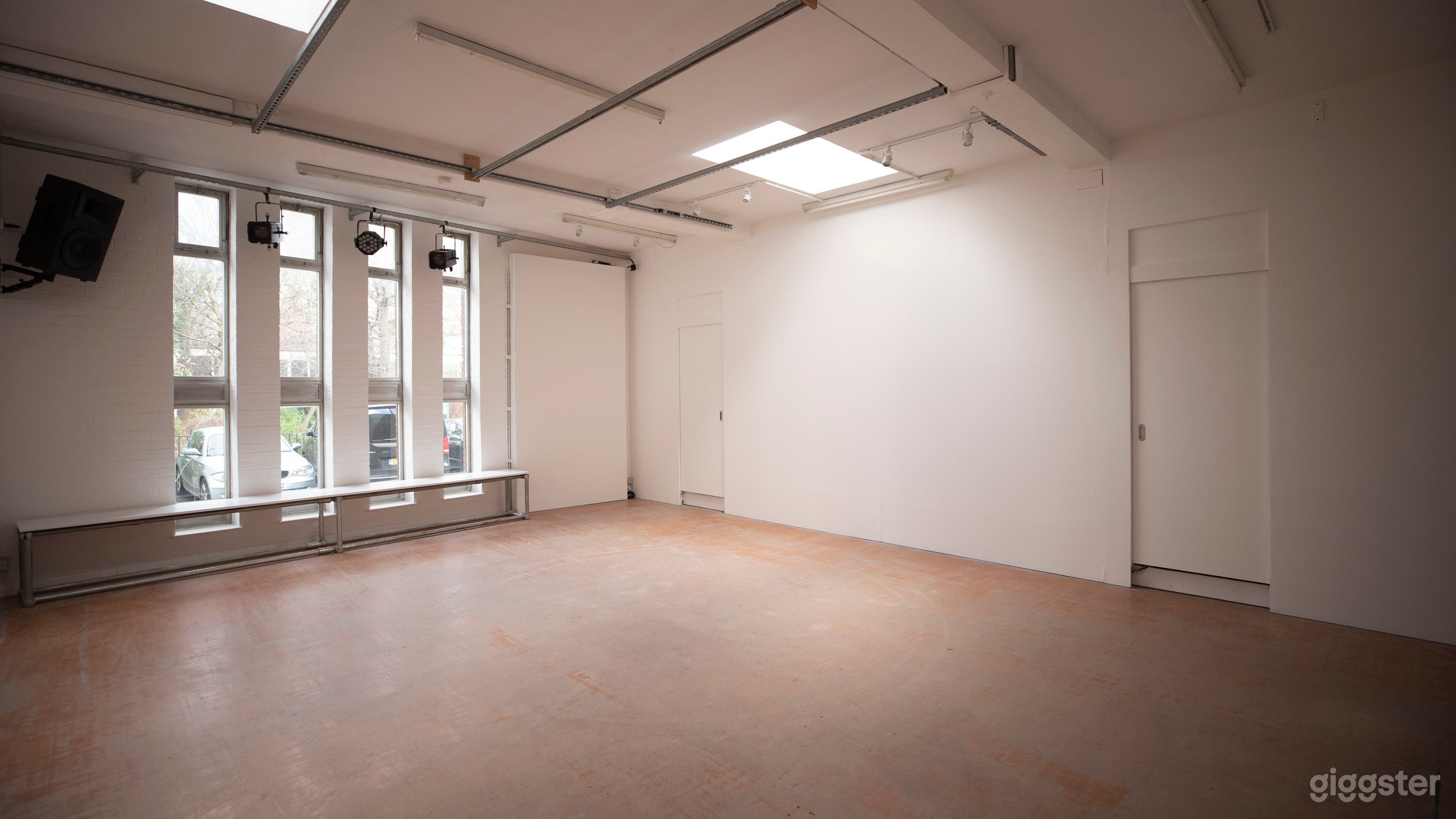 Blackout photography and film studio Photo 4