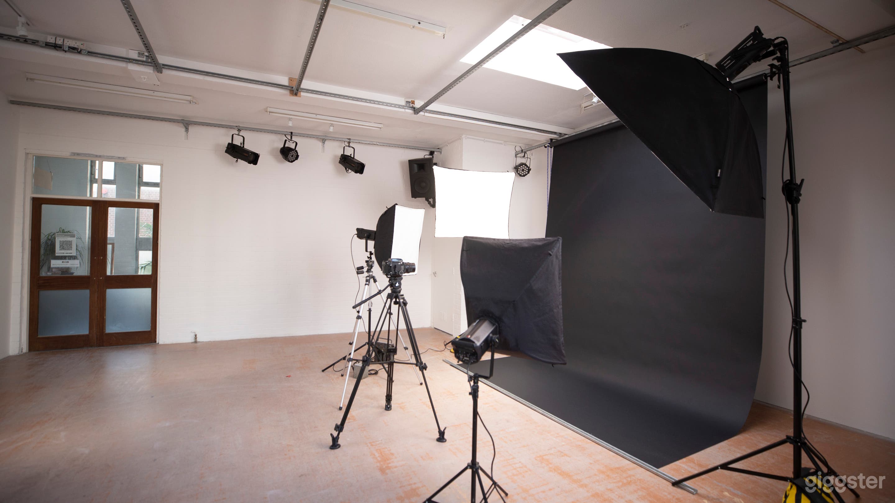 Blackout photography and film studio Photo 1