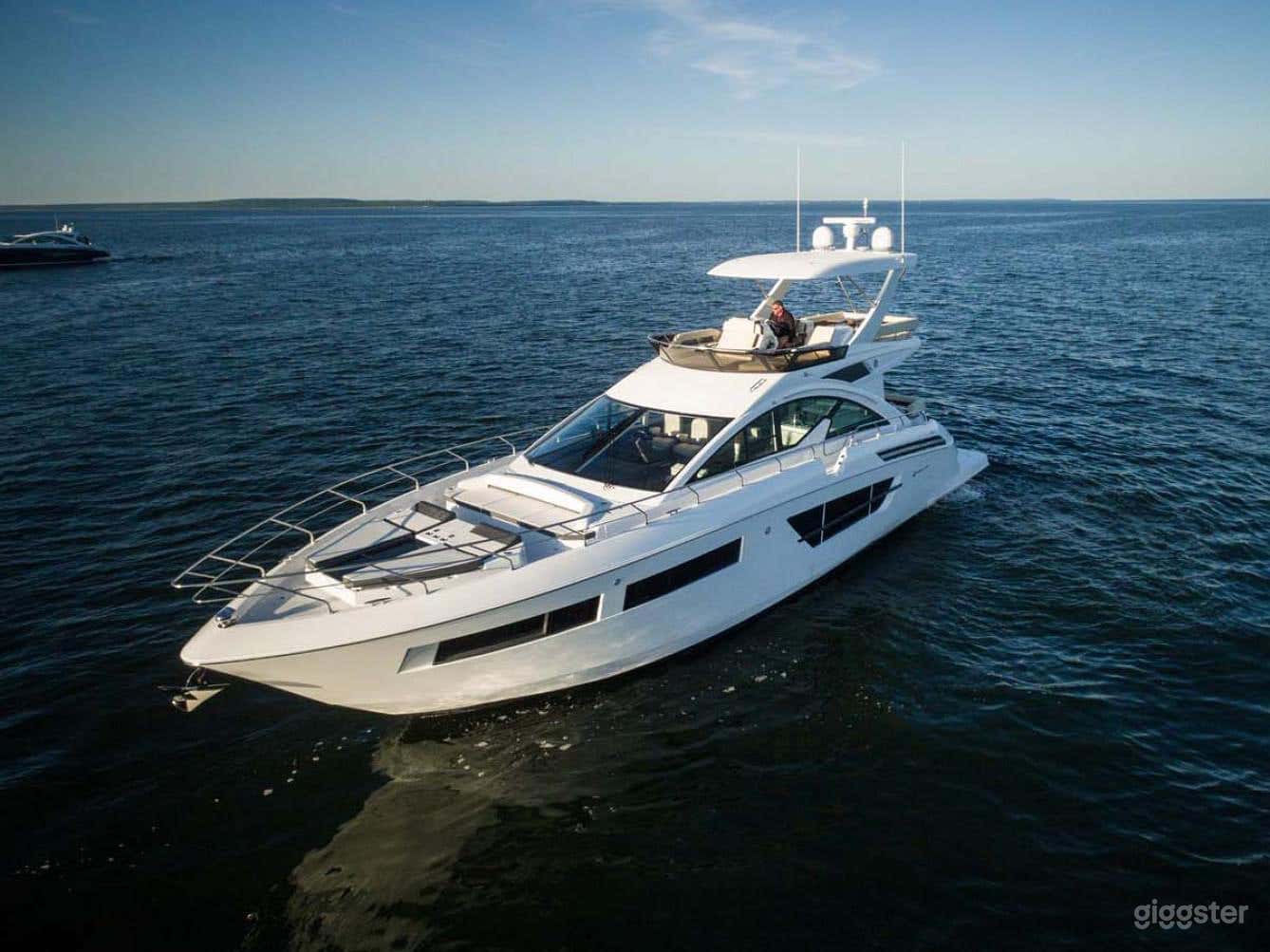 60' CRUISERS YACHT FLY Photo 1