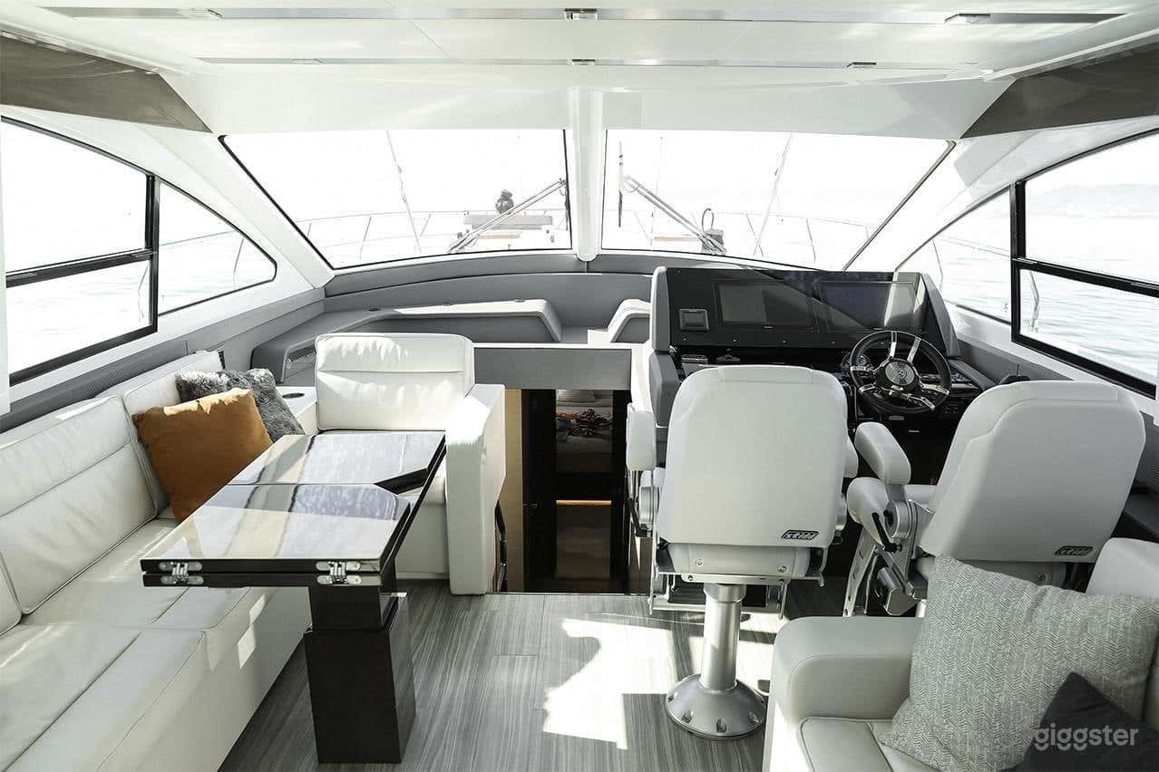 60' CRUISERS YACHT FLY Photo 2