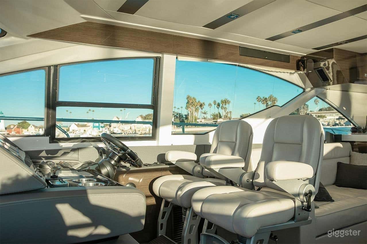 60' CRUISERS YACHT FLY Photo 3