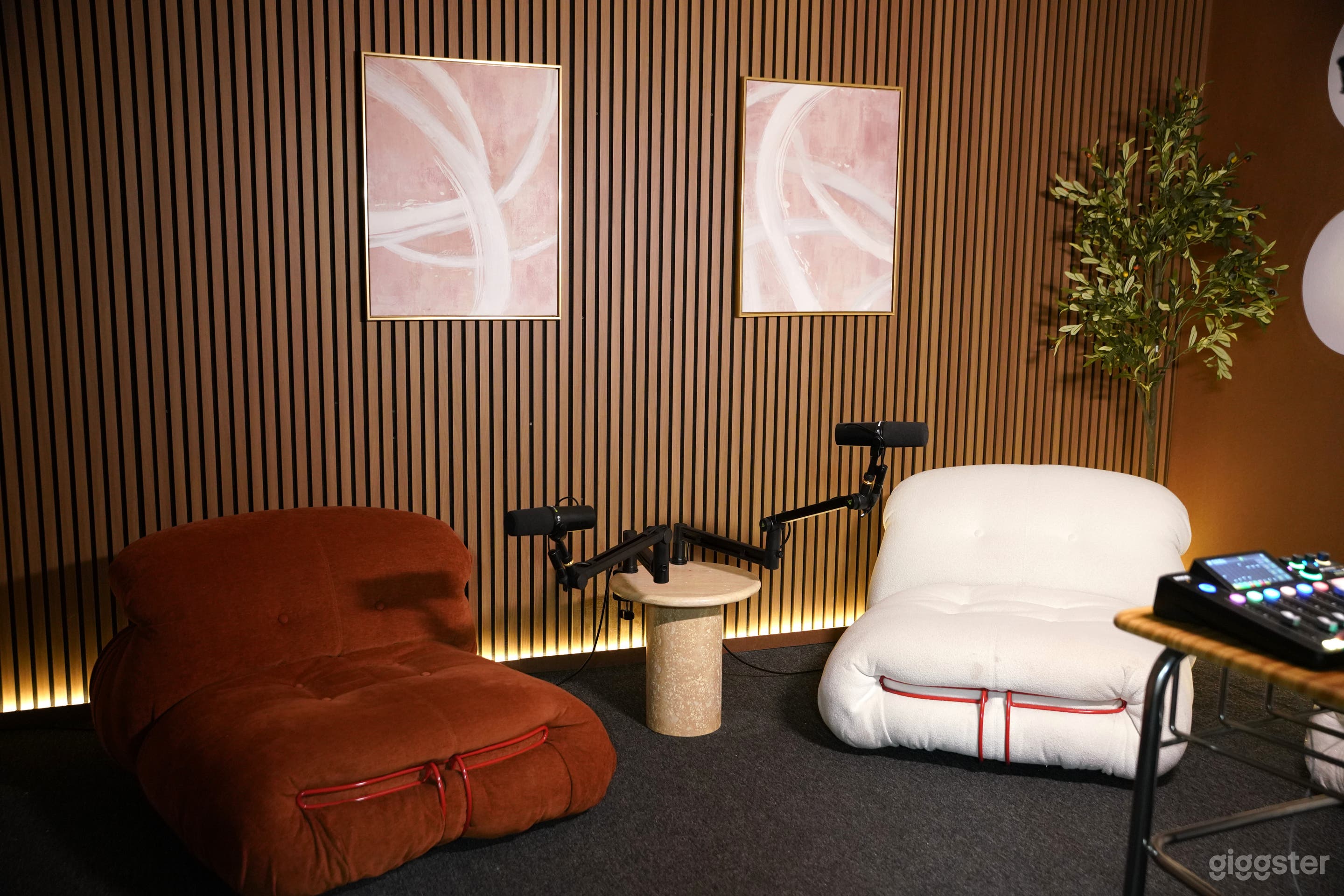 Podcast Studio | Video & Photography, Multi-set near DTLA Photo 1