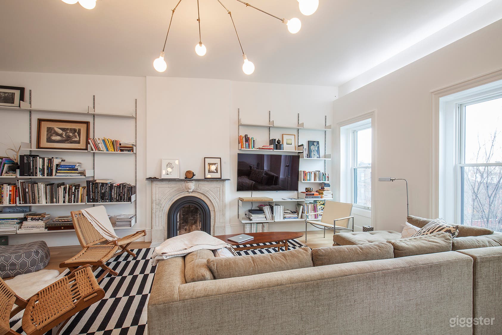 Brooklyn Townhouse With White Elegant Interior  Photo 2