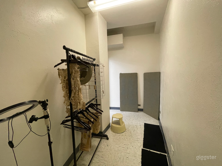  Plenty of room for hair/makeup/wardrobe. 