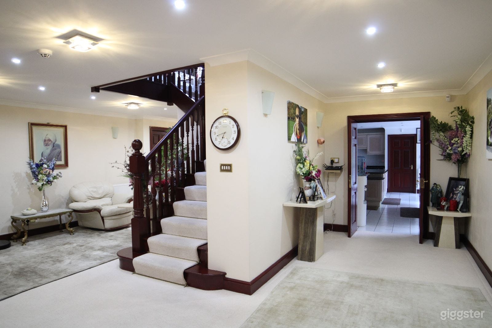 Grand Family Home With Loads of Space Photo 1