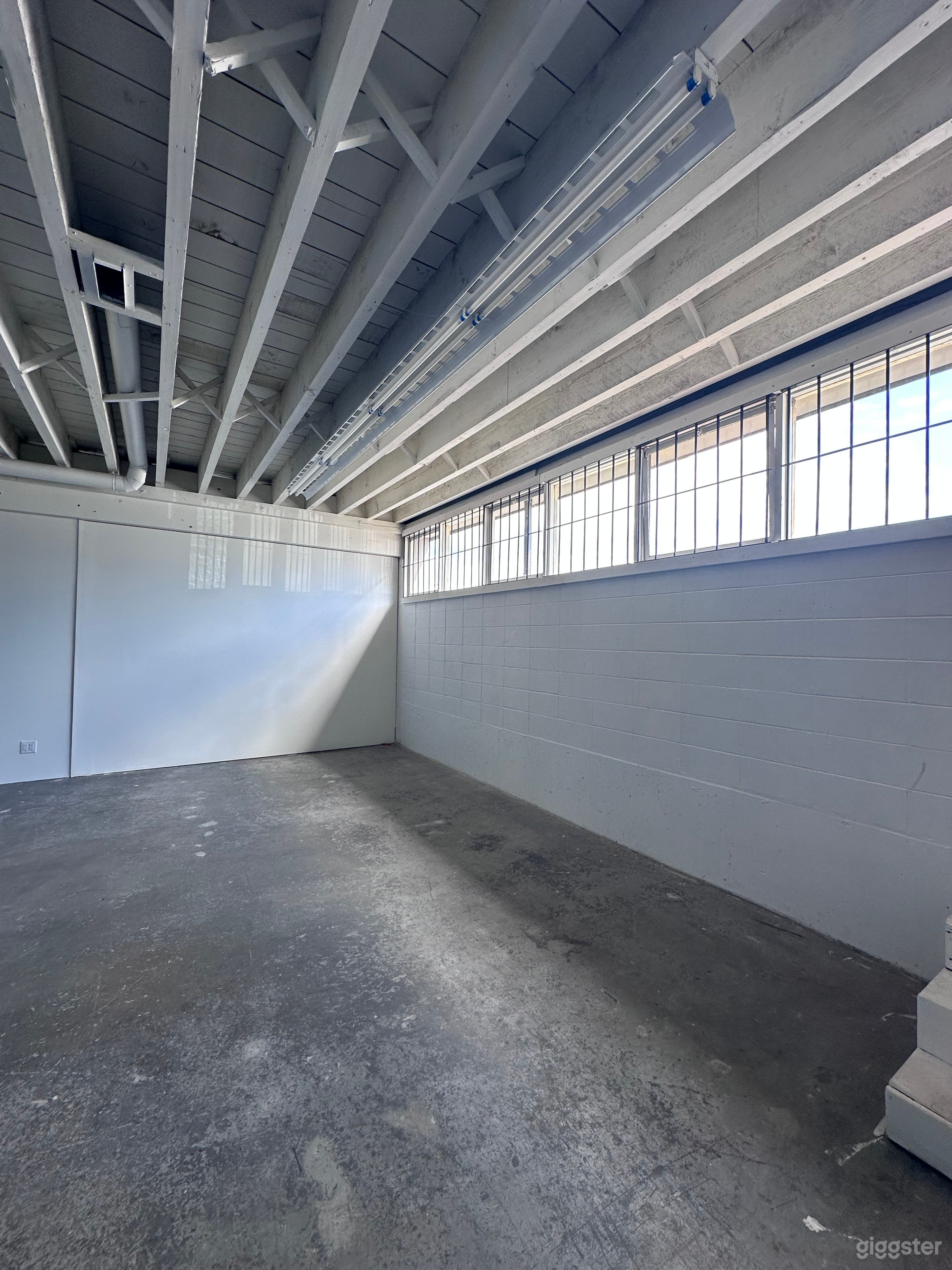 Bright Industrial Space in Creative Community Photo 1