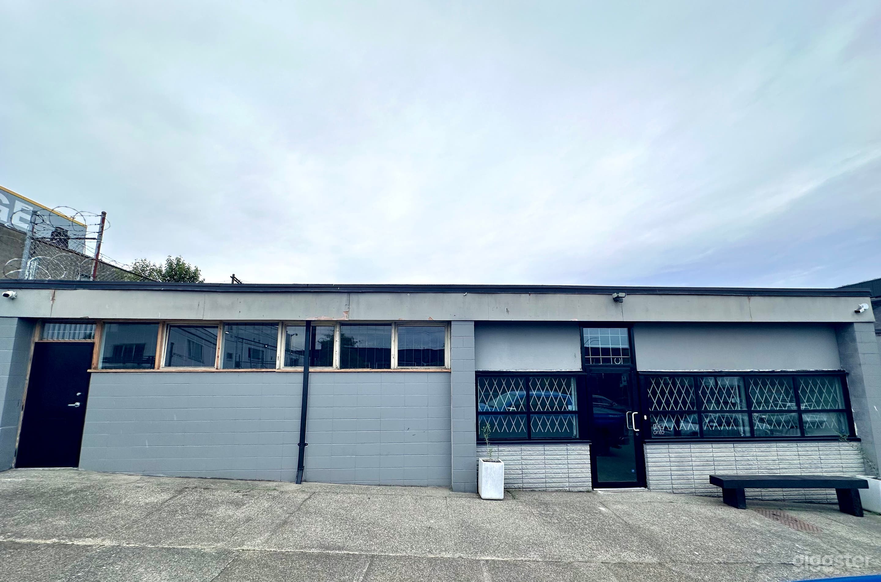 Bright Industrial Space in Creative Community Photo 4