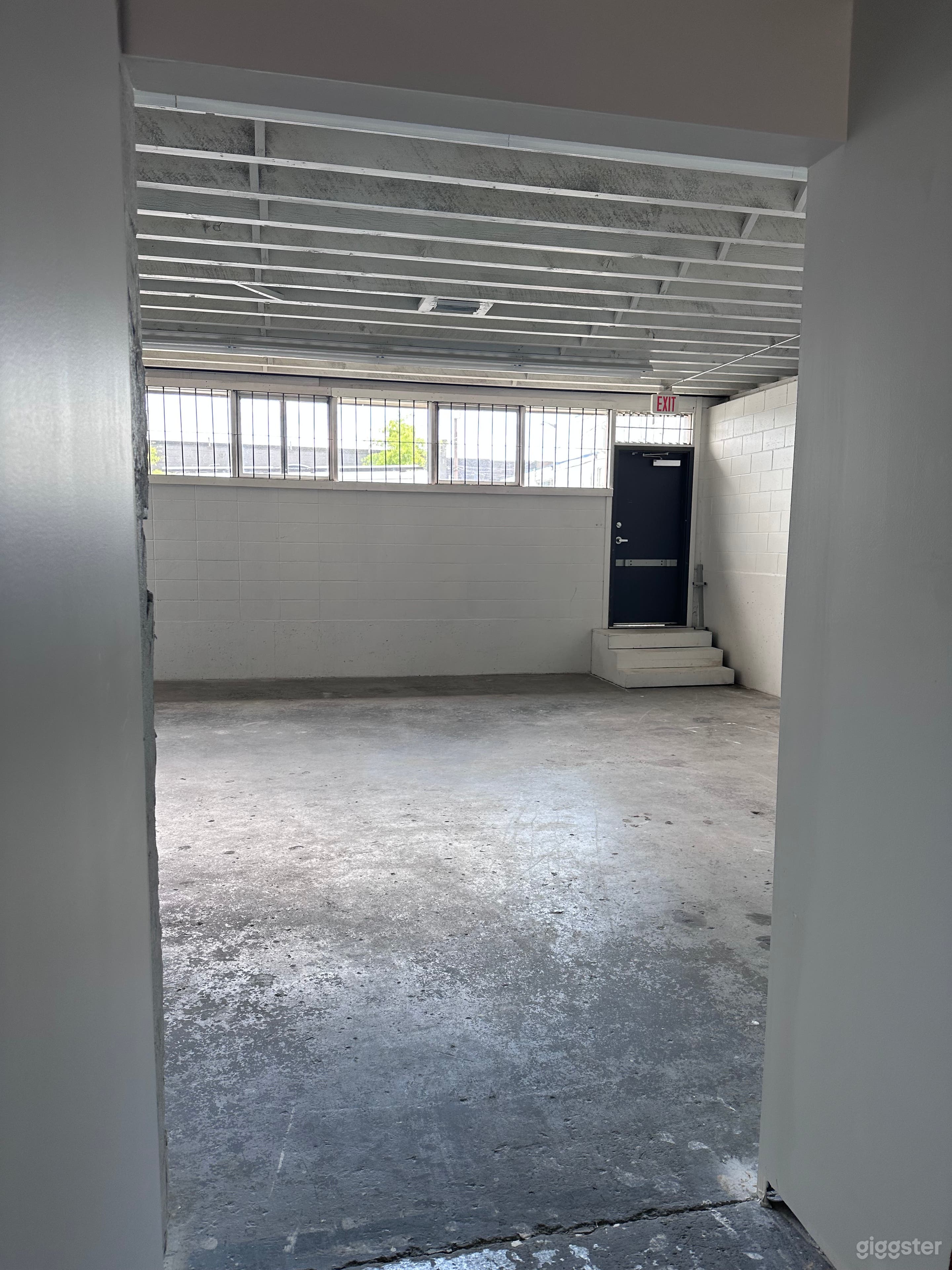 Bright Industrial Space in Creative Community Photo 2
