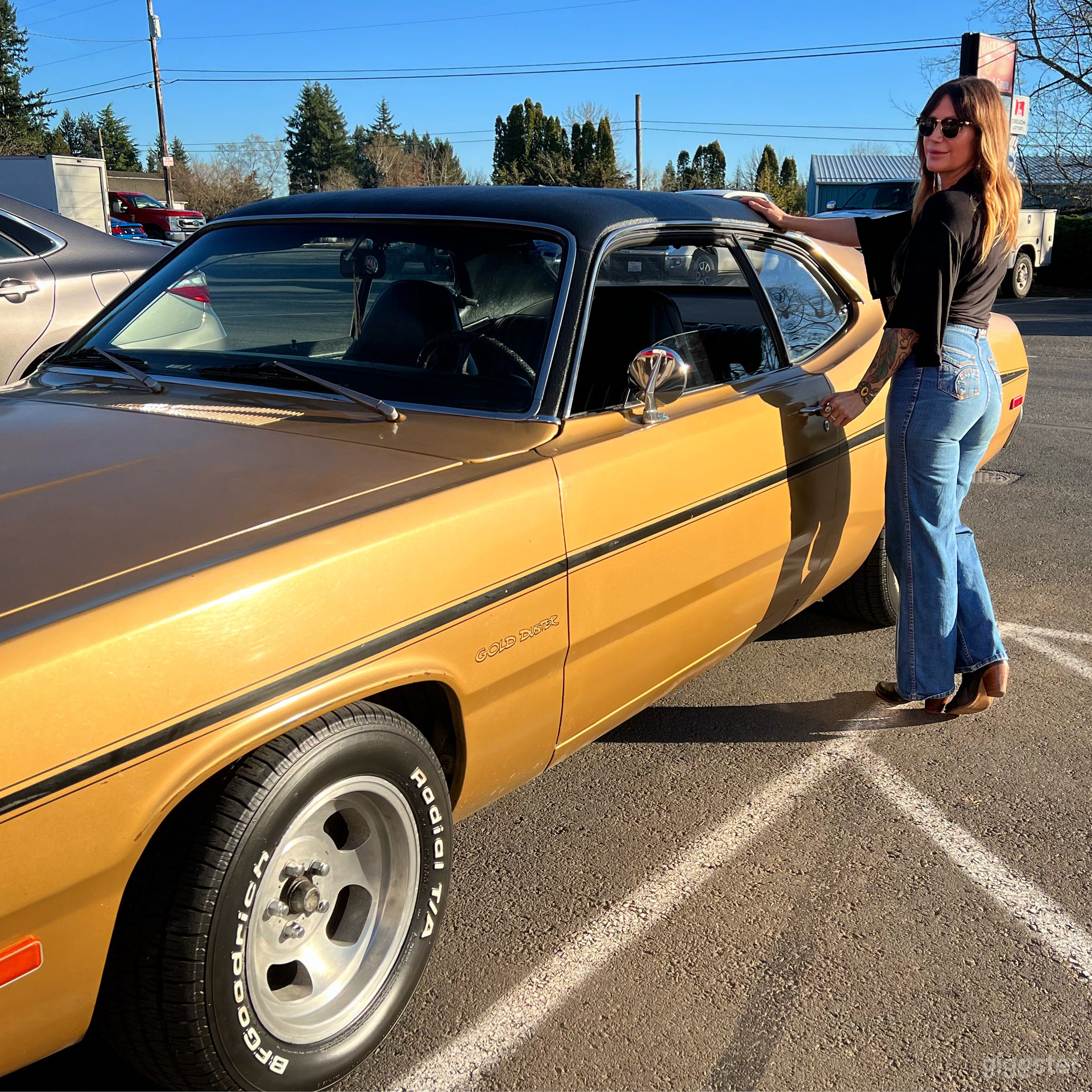 Rent Gold Digger for your sexy shoots Photo 1