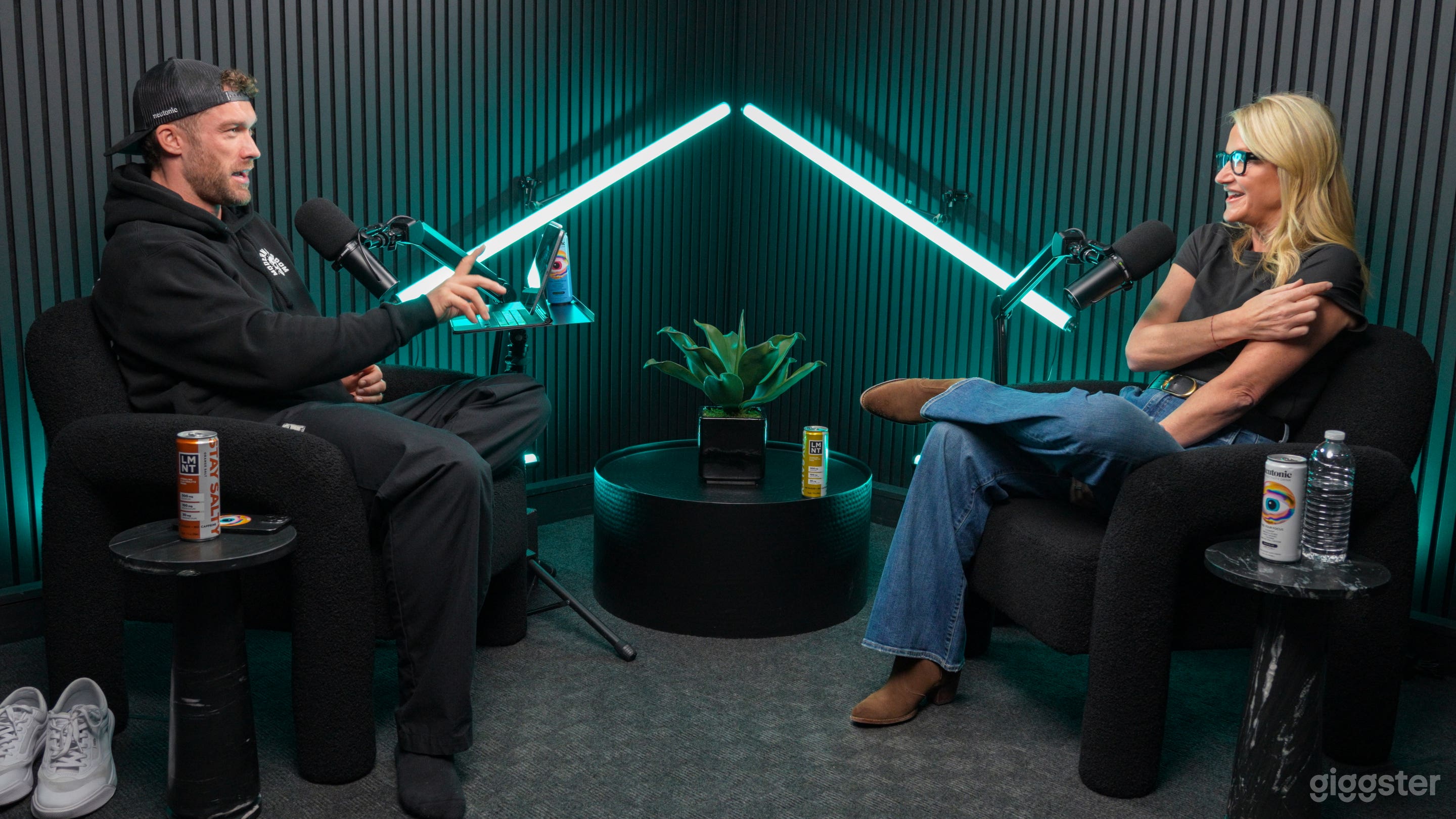 Podcast Studio – Record & Get Edited File Photo 4