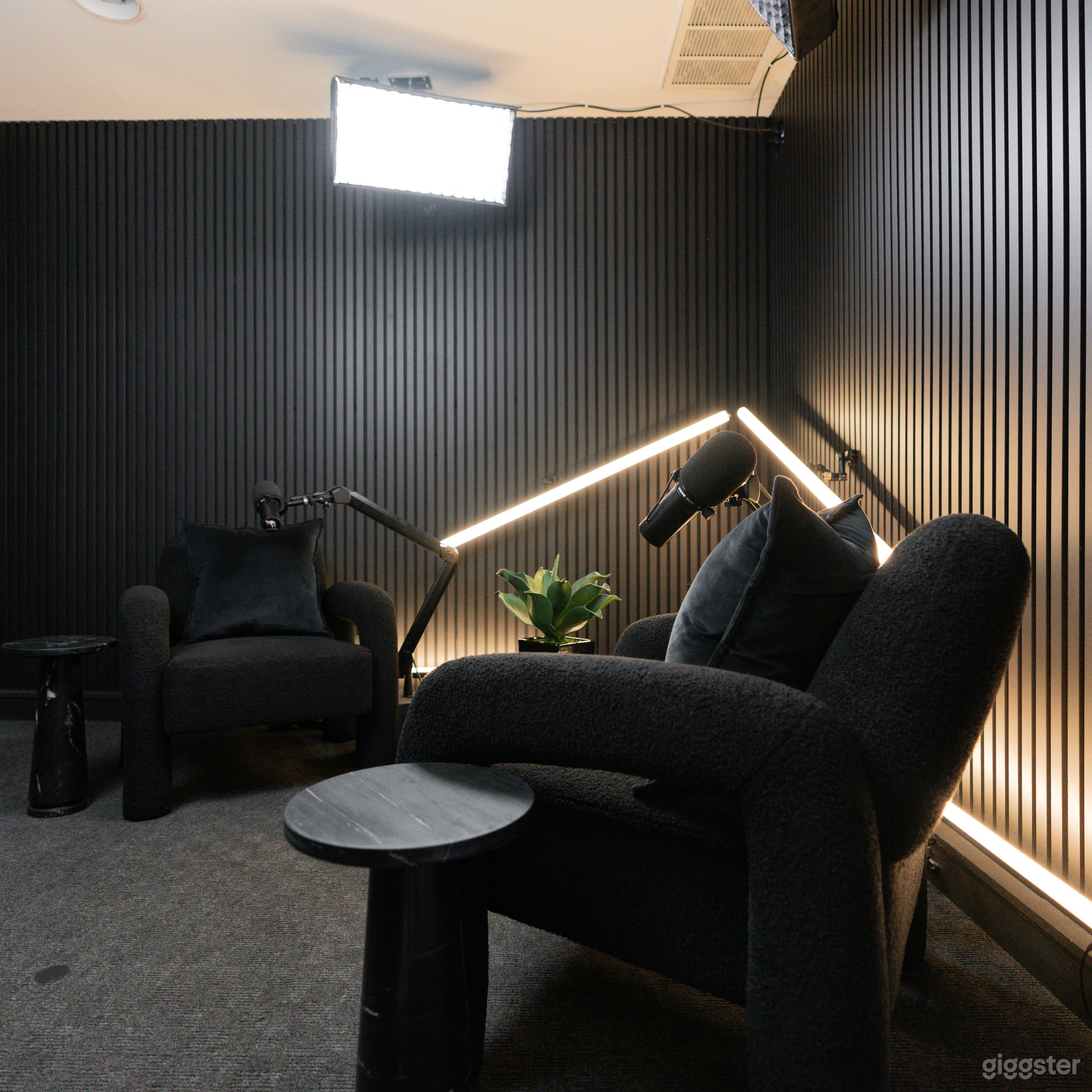 Podcast Studio – Record & Get Edited File Photo 2