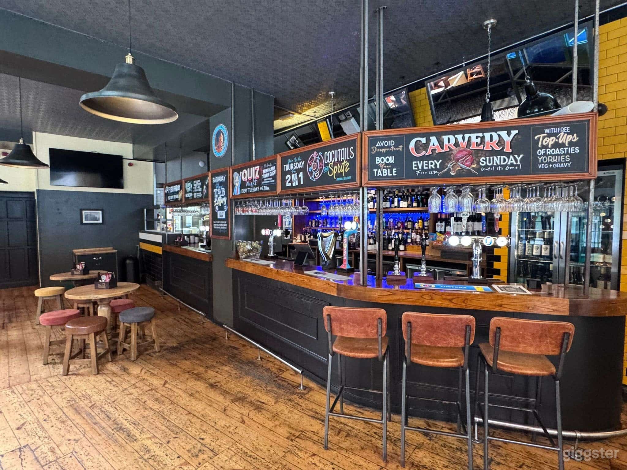 Traditional London Pub w/ Roof Terrace &amp; Private Room Photo 2