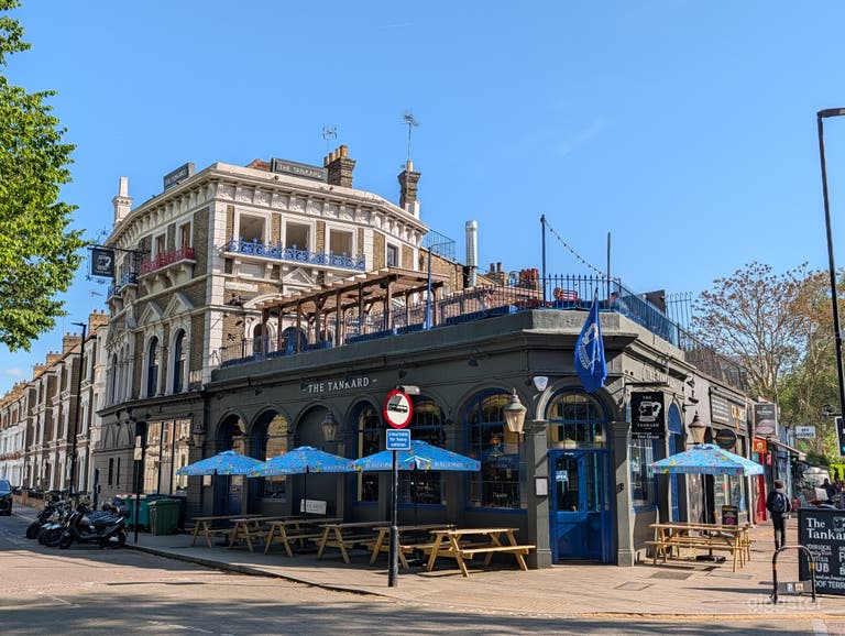  Traditionelles Londoner Pub mit Dachterrasse & Privatzimmer 