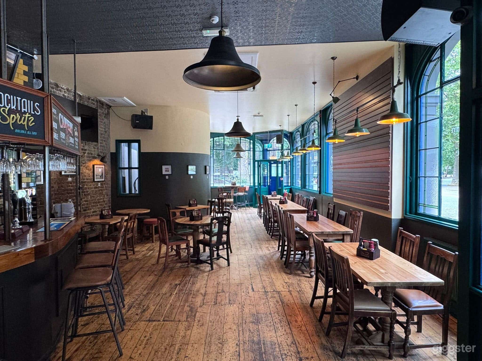 Traditional London Pub w/ Roof Terrace &amp; Private Room Photo 4