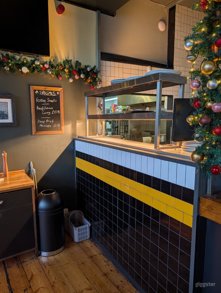  Traditional London Pub w/ Roof Terrace & Private Room 