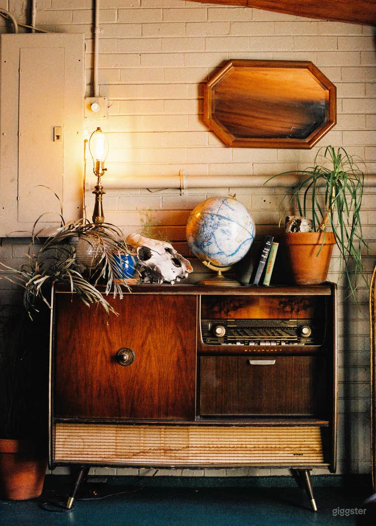  old record player in parlor room 