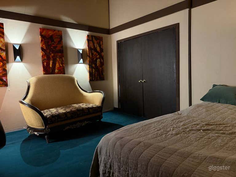  Hotel/Motel Vintage 70s Room Standing Set 