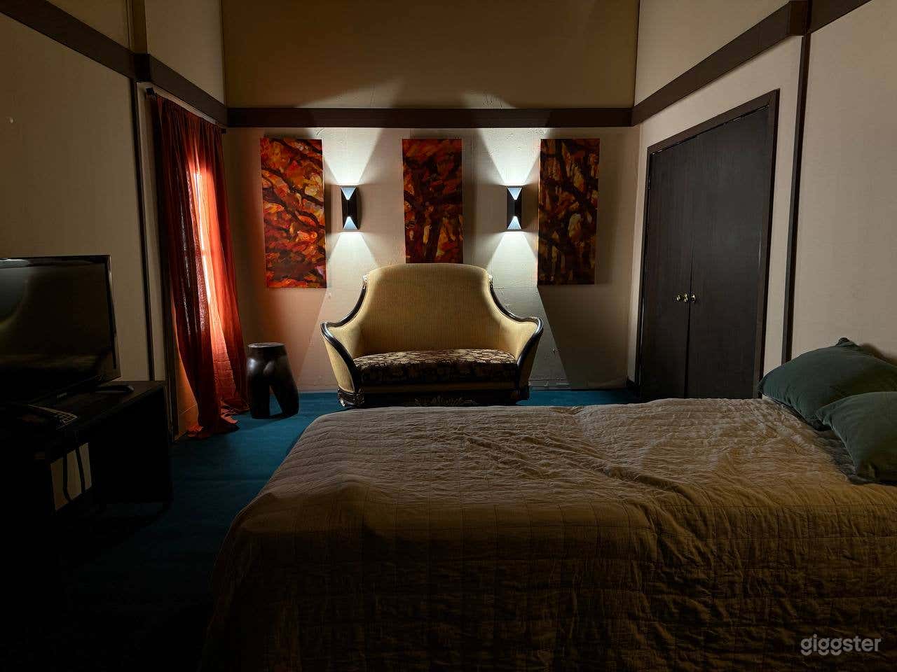 Hotel/Motel Vintage 70s Room Standing Set Photo 1