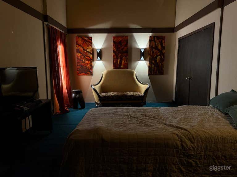  Hotel/Motel Vintage 70s Room Standing Set 