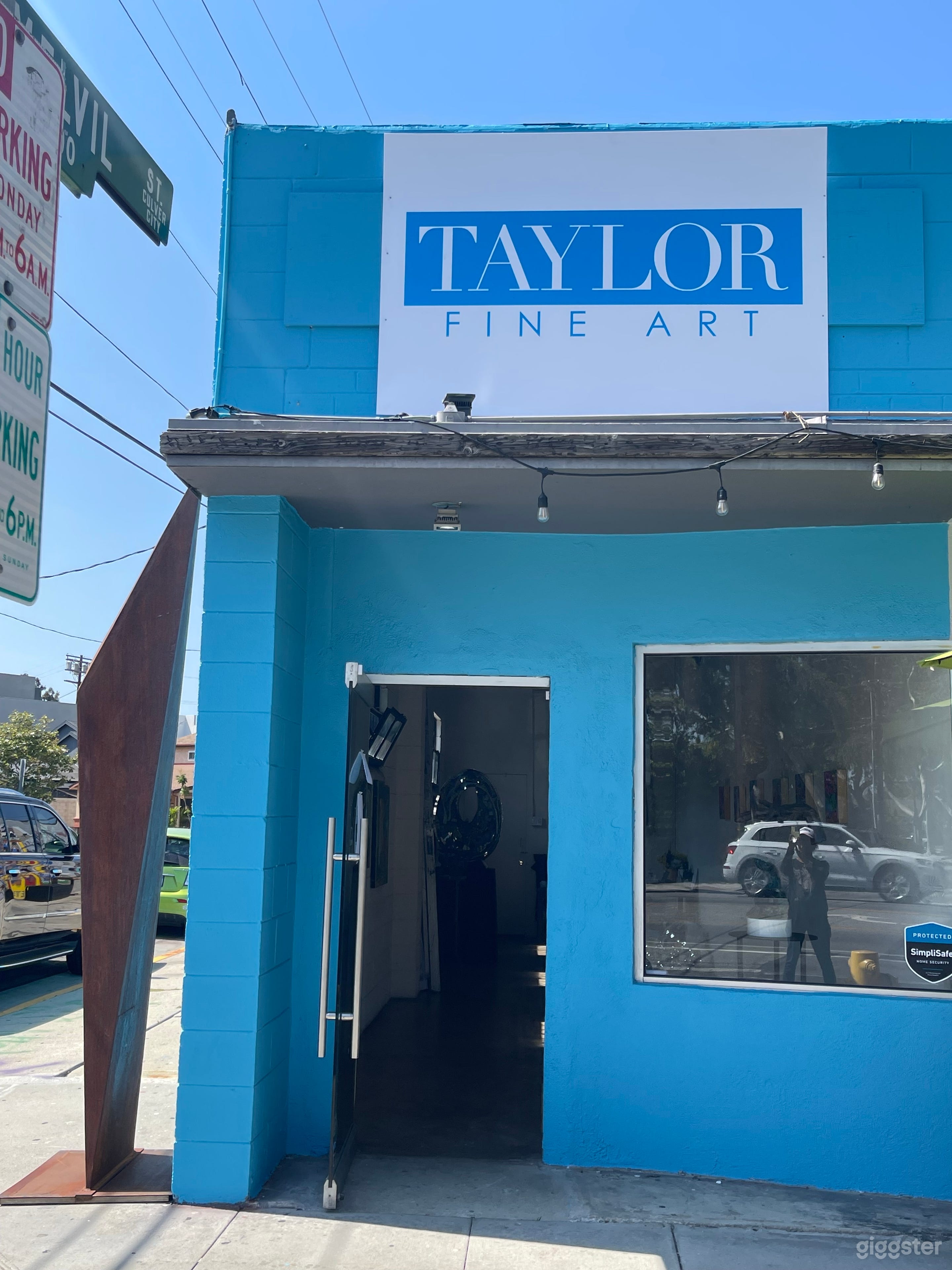 Fine Art Gallery Photo 1