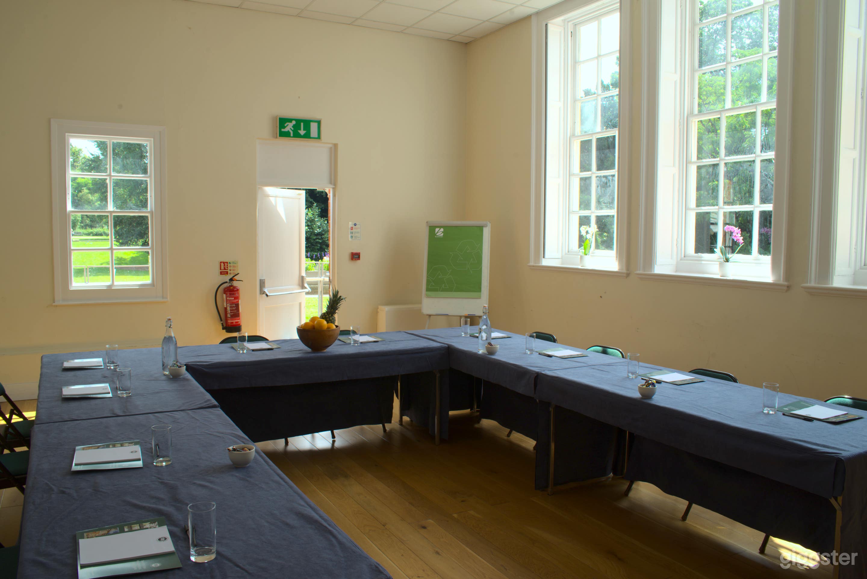 Terrace Room Photo 1