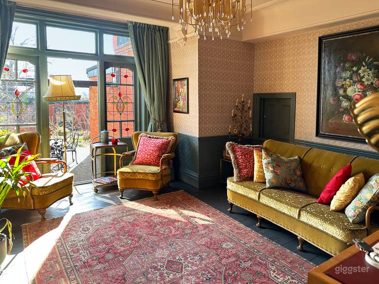  The second reception room has original serving hatch to the kitchen. 