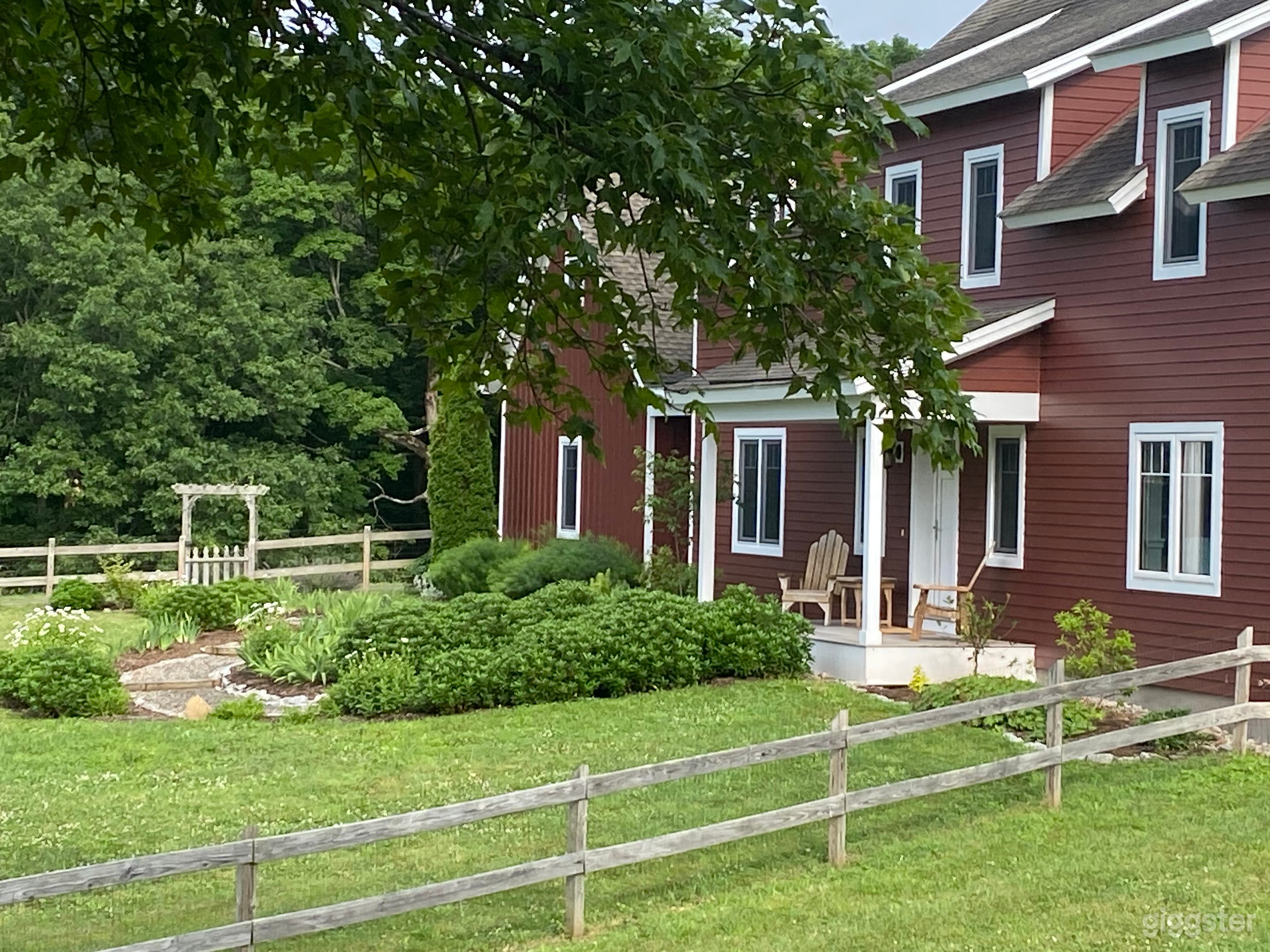 8-Acre Blank Canvas Farm near NYC/Boston - Empty Farmhouse Photo 1