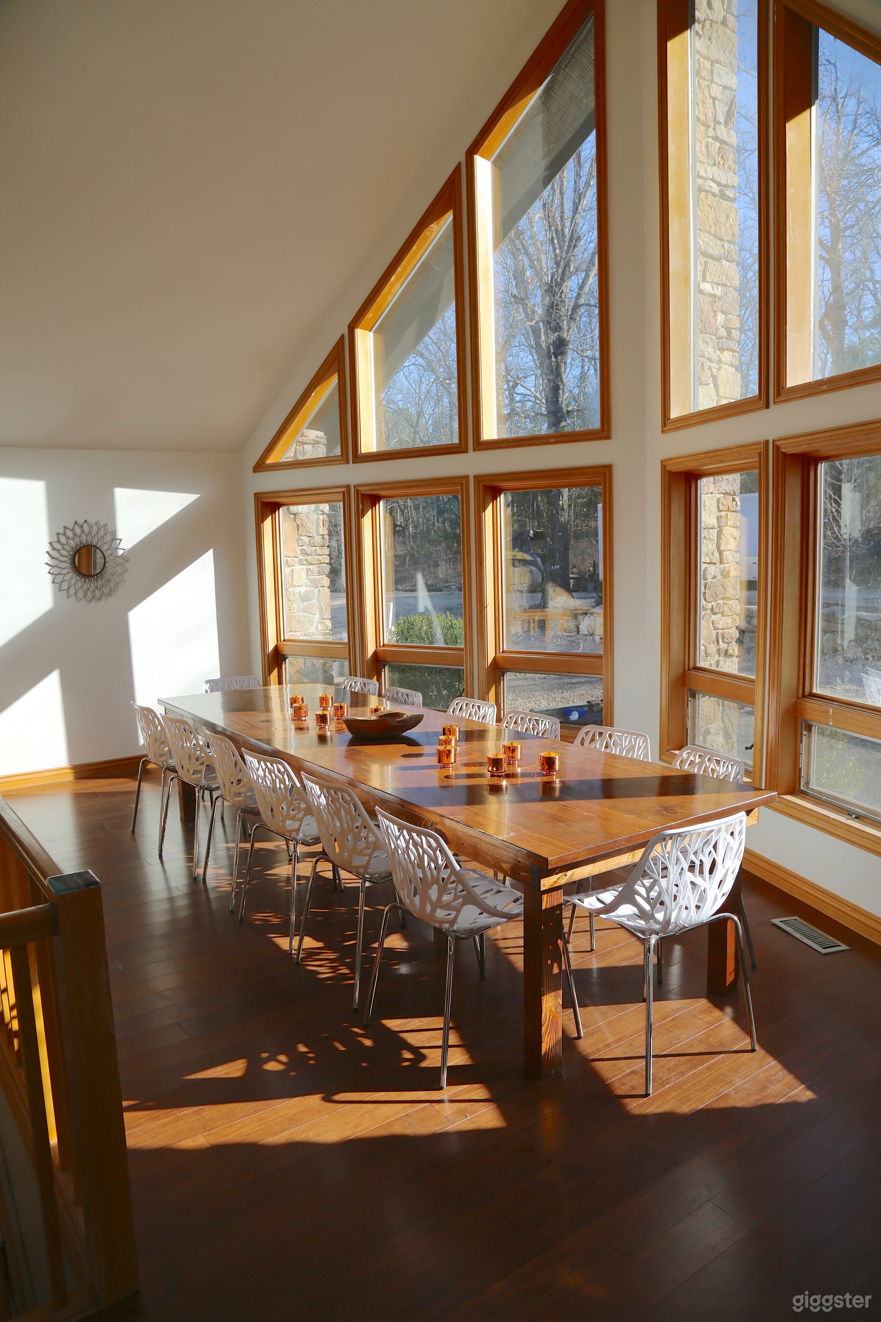 Contemporary Lake House in the Ozarks Photo 3