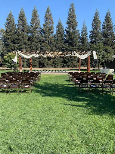 Elegant and Upscale Barn/Farm-Style Wedding Venue in Kingsburg Photo 2
