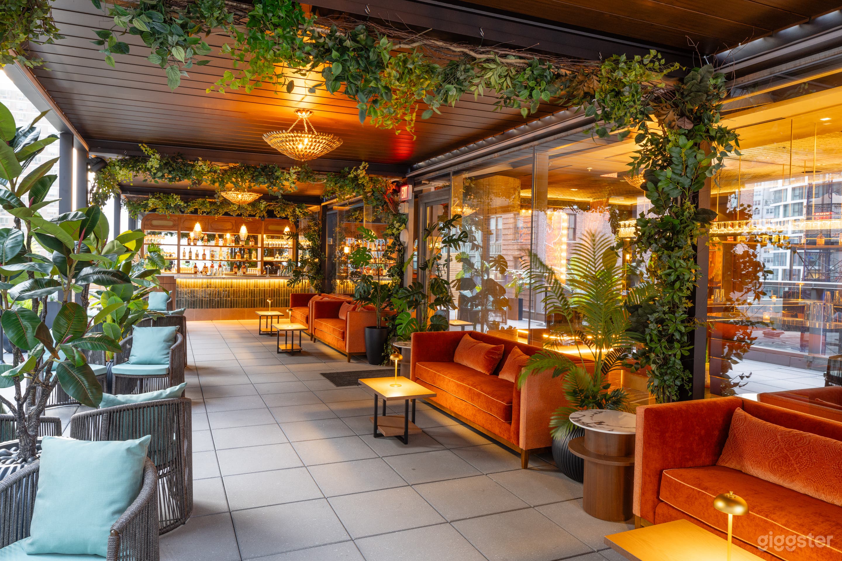 Stylish Cocktail Lounge  Photo 3