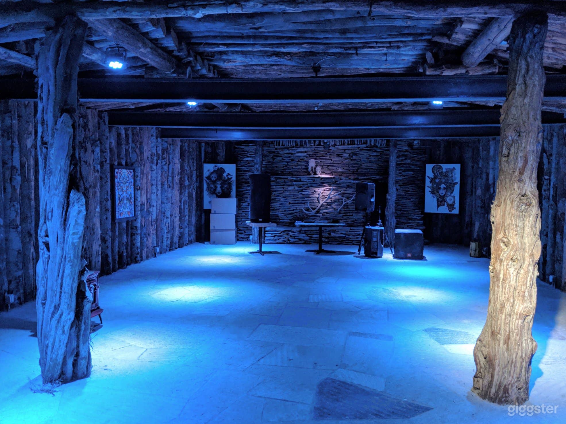 Spacious Siloon Space for Versatile Use Photo 1