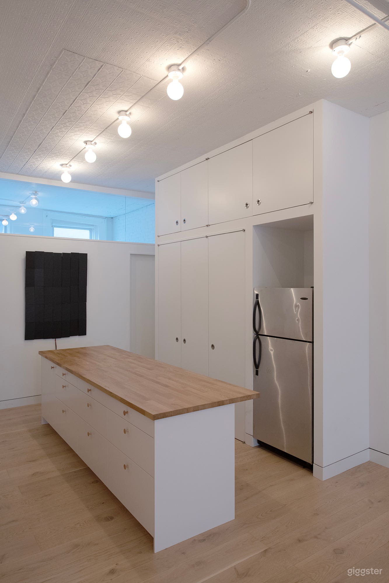 full kitchen with island