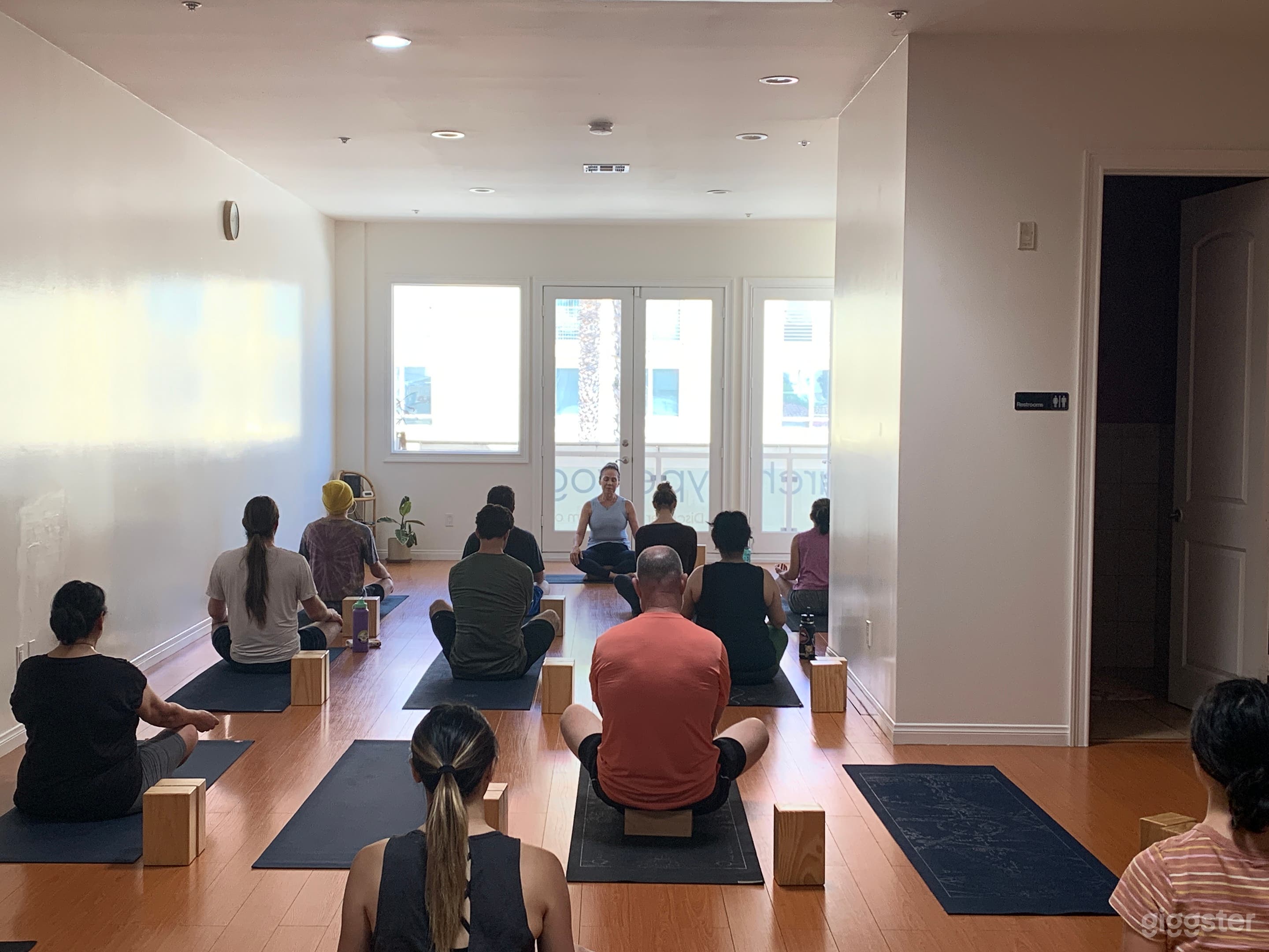 Bright natural light from around 10am-4pm