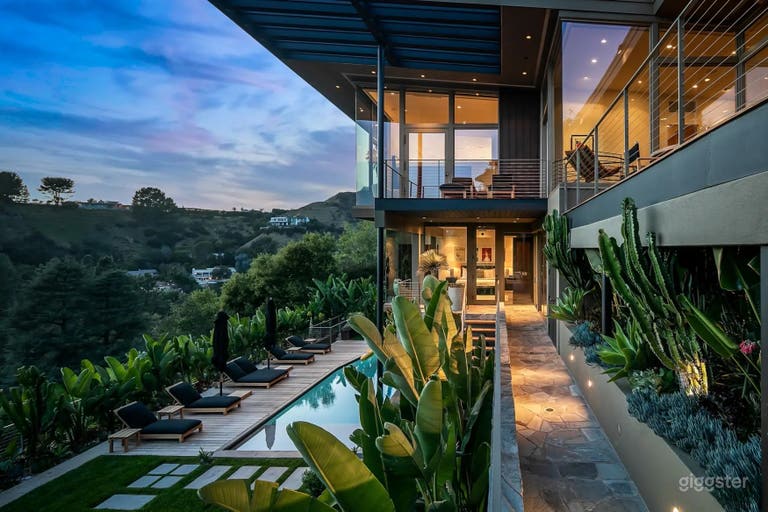  JUNGLE MODERN TROPICAL POOL HIDEAWAY 