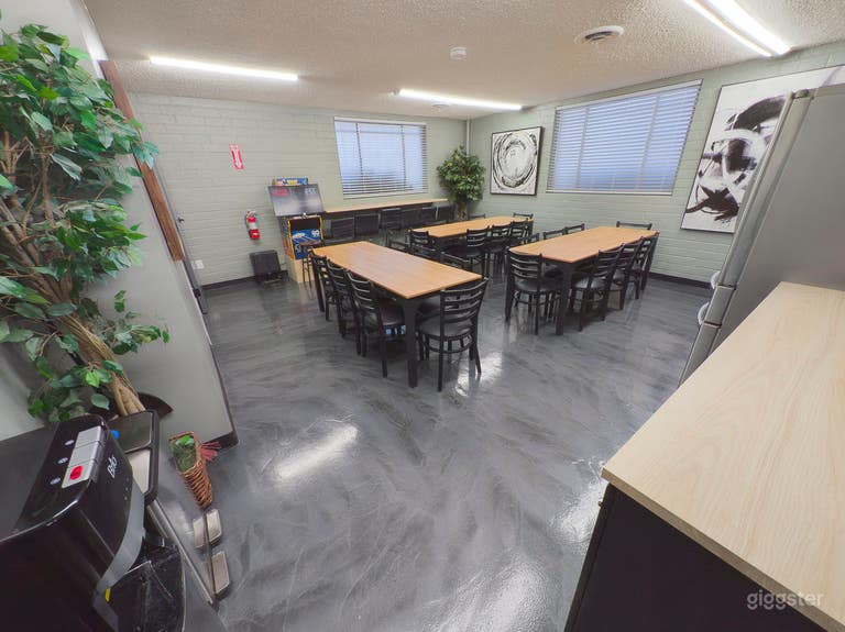  Green Room 
(Non-Filming Area) 