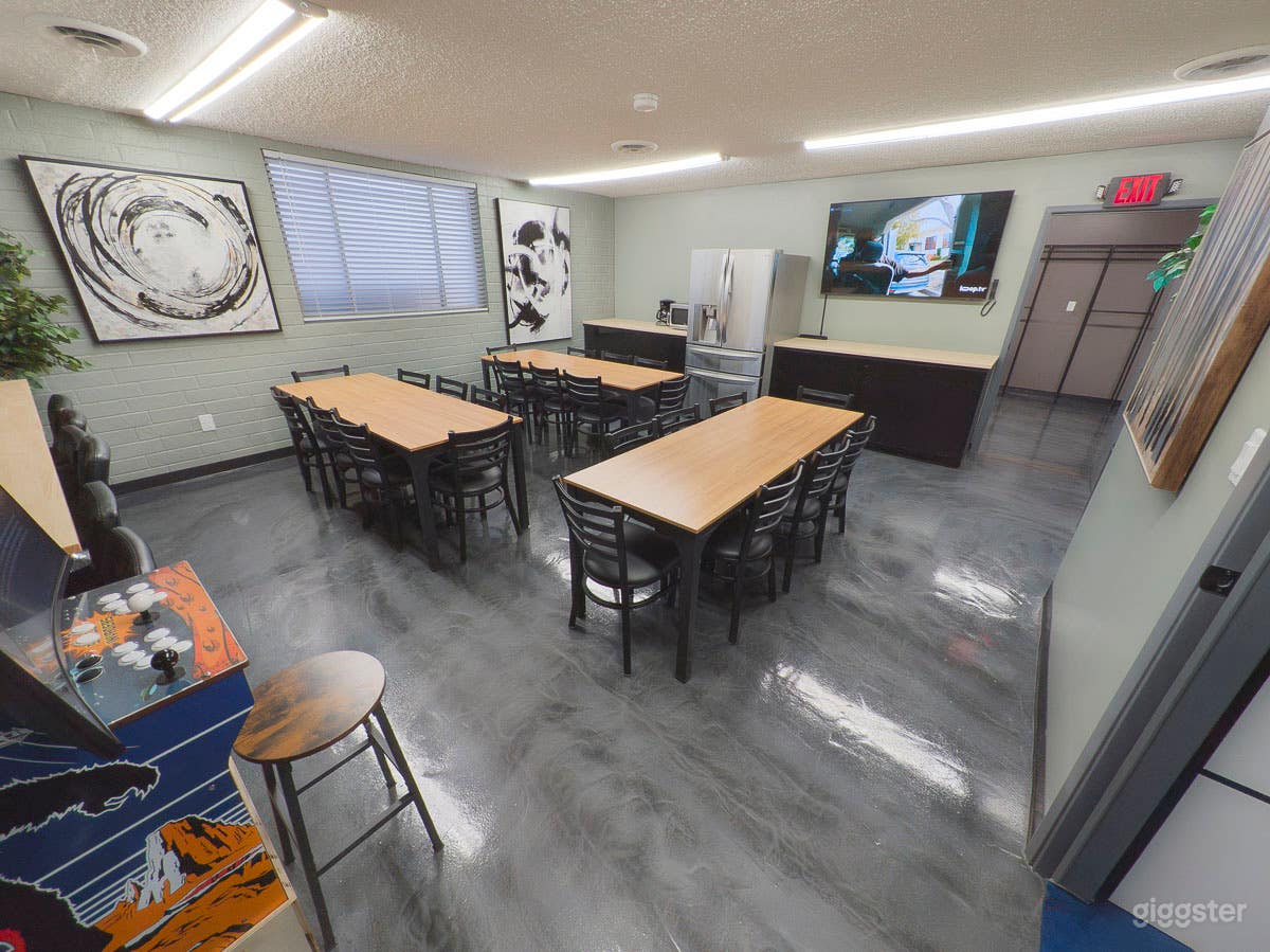 Green Room 
(Non-Filming Area)