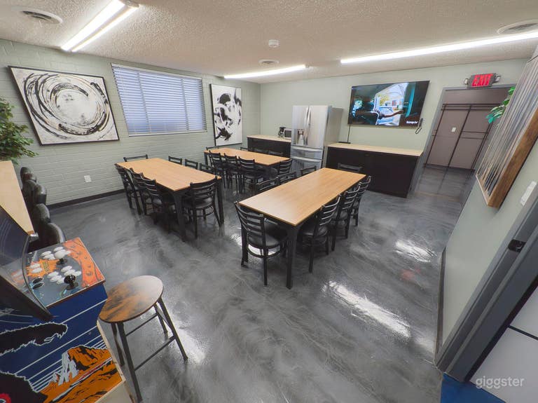  Green Room 
(Non-Filming Area) 