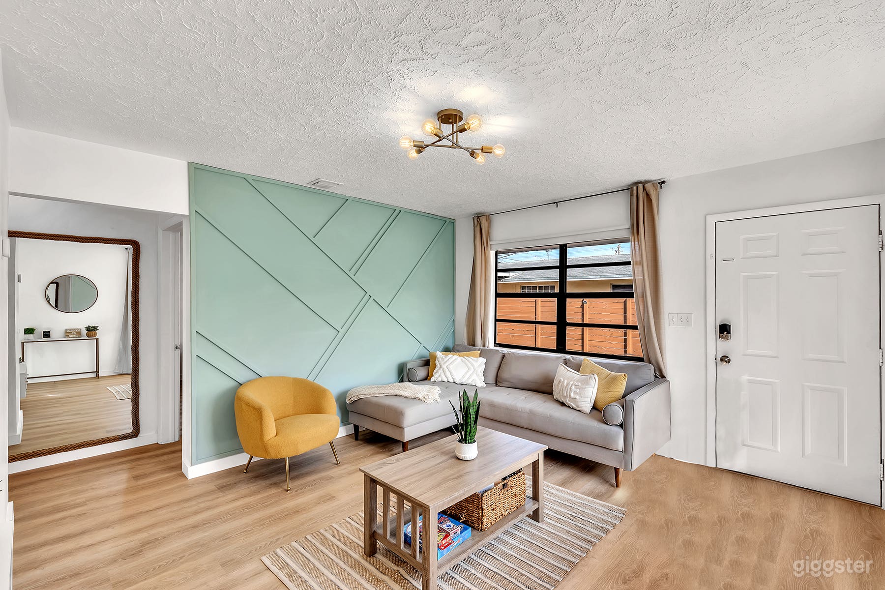 Boho Chic Chateau Unit 1 Photo 2