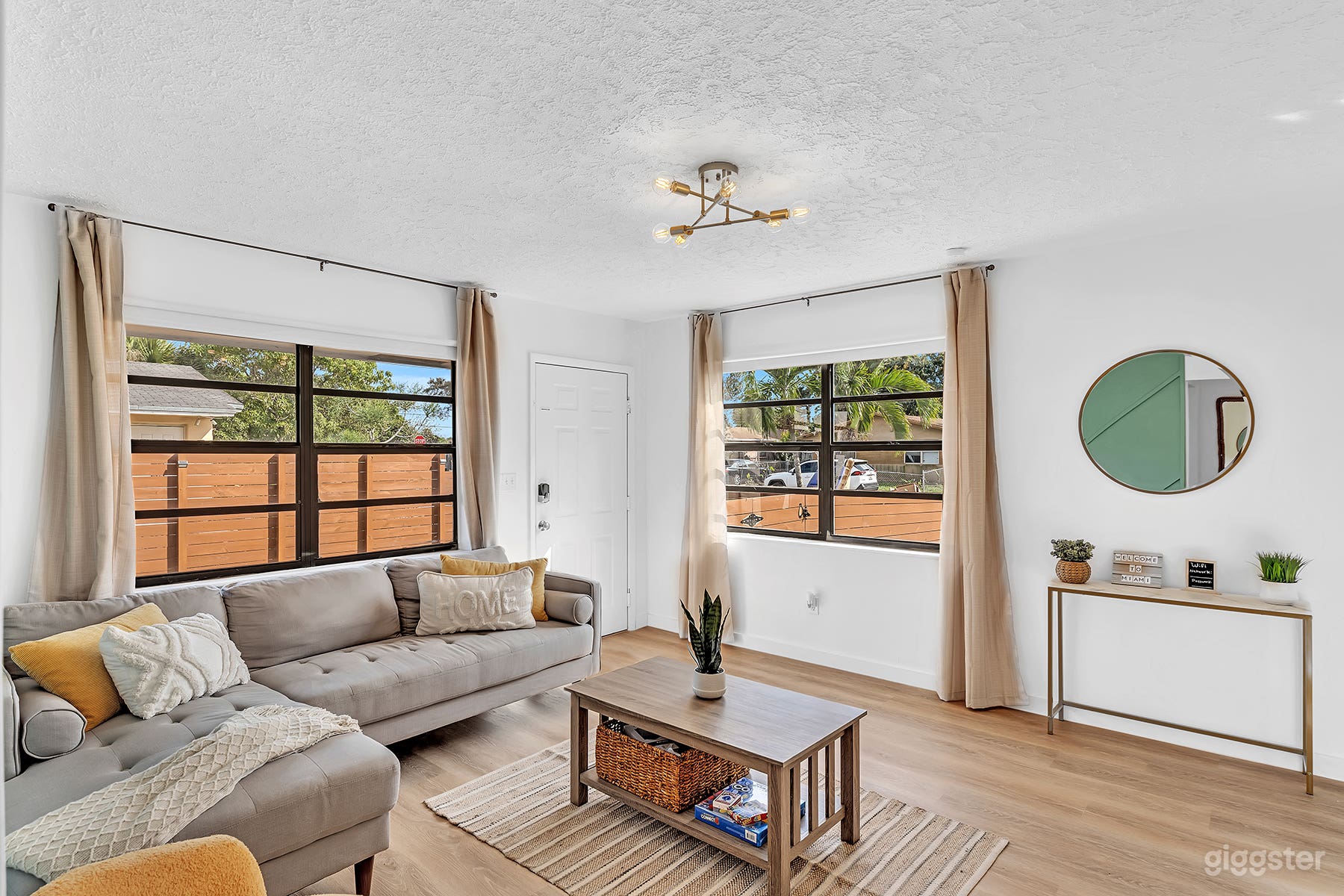 Boho Chic Chateau Unit 1 Photo 3