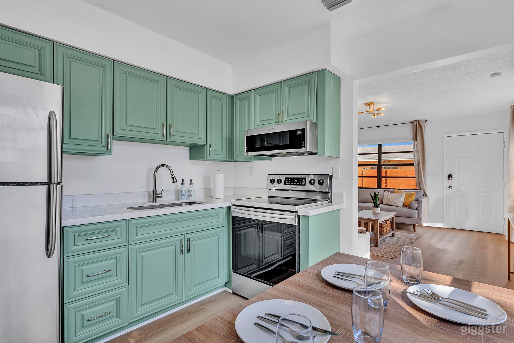 Boho Chic Chateau Unit 1 Photo 4