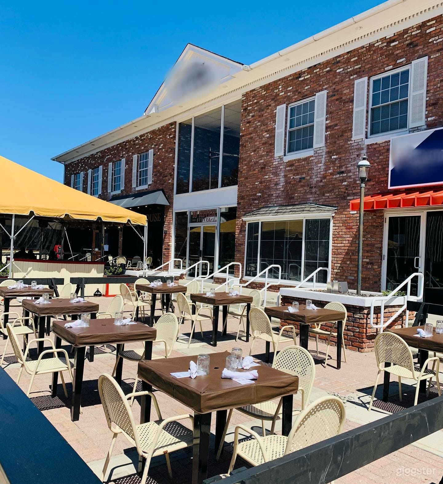 Norwalk's Bar and BBQ Restaurant in Casual Surroundings with Outdoor Seating (Entire Venue Buyout) Photo 2