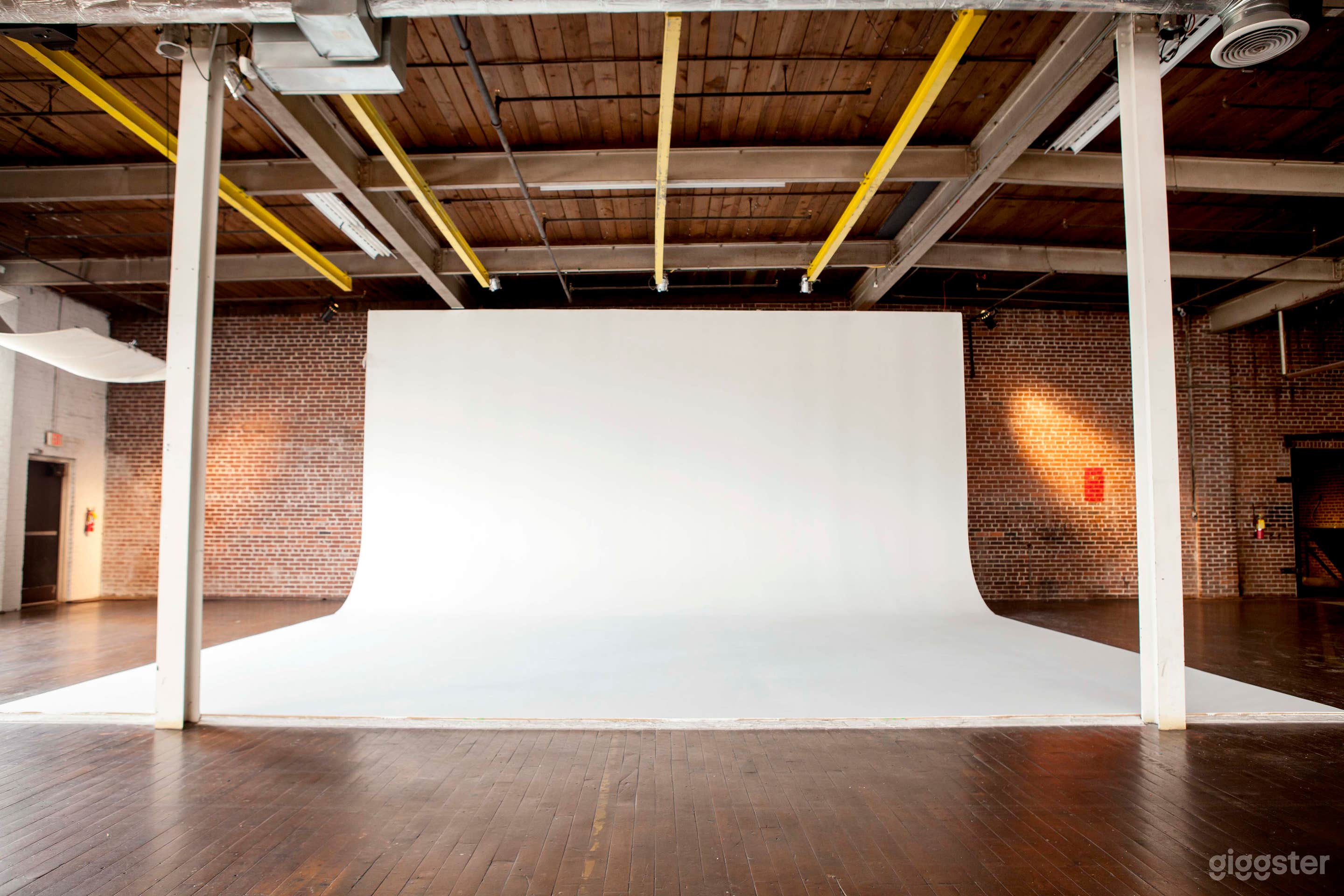 Elegant & Open Studio for Events and Productions Photo 3