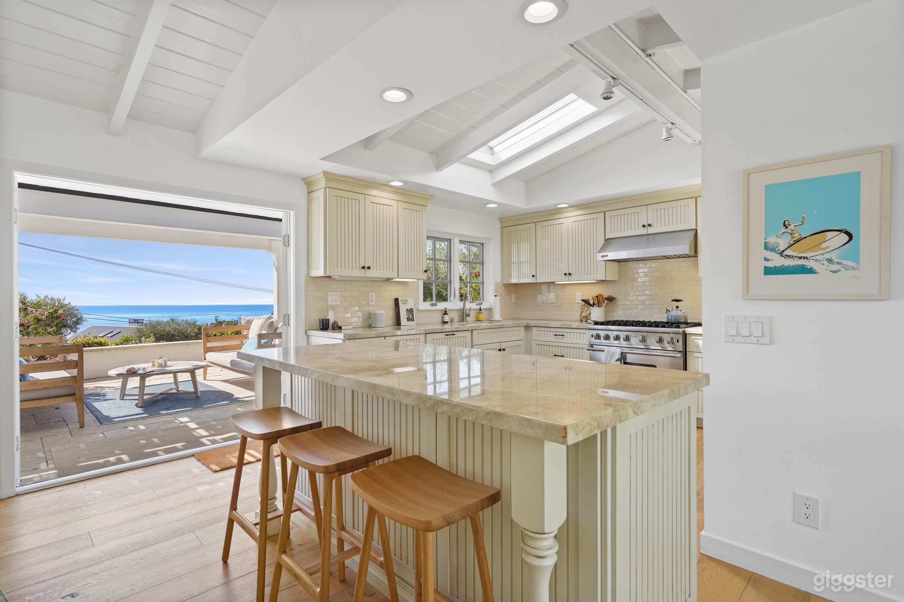 Open kitchen w ocean view