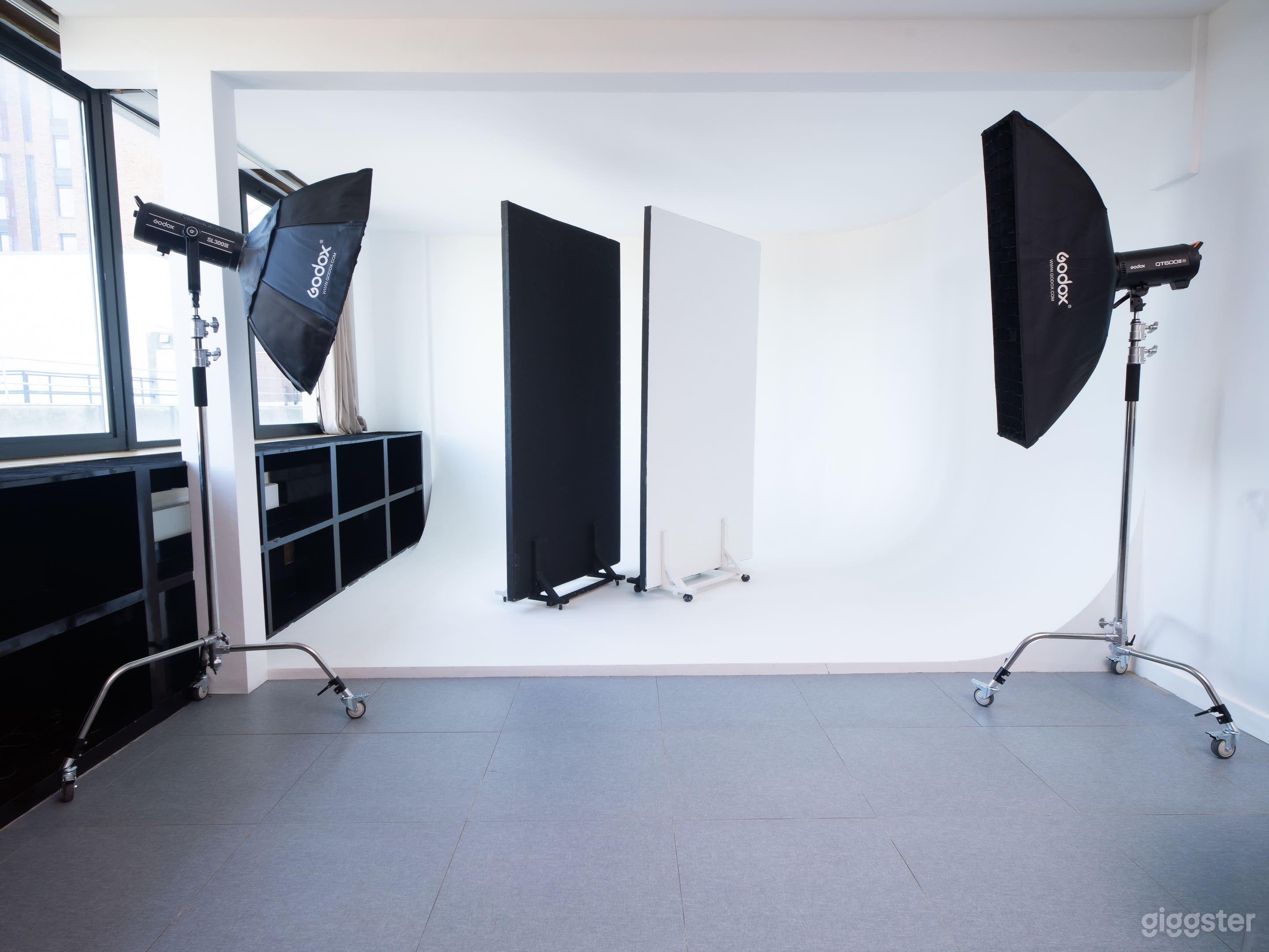 Natural Light Infinity Cove – Studio 2 Photo 3