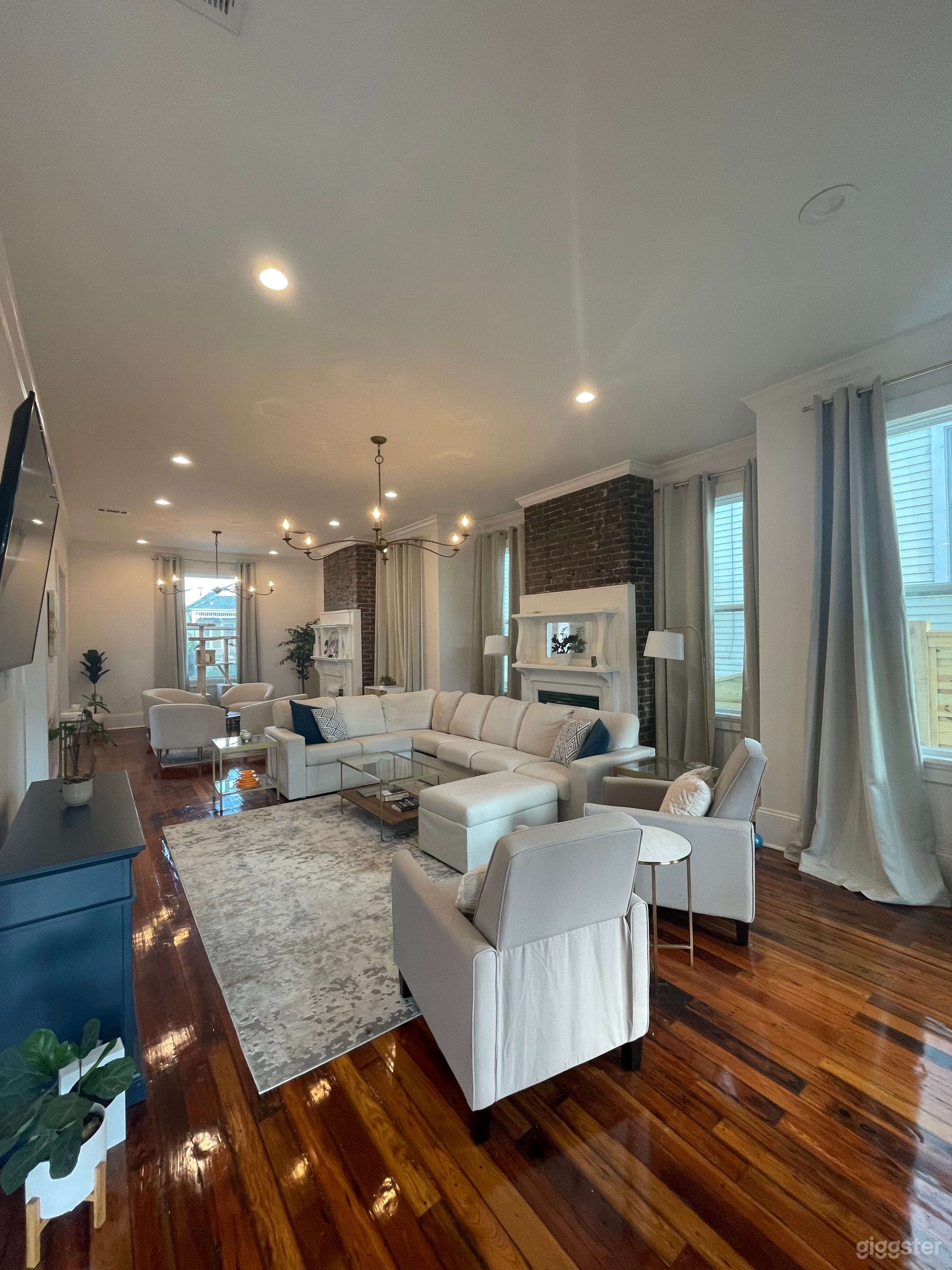 Modernly renovated historic home Photo 3